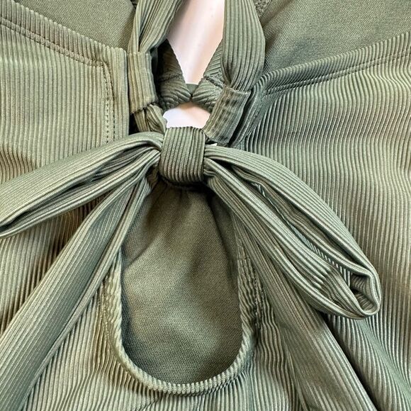 Neat Shade & Shore Women’s Green One Piece Swimsuit Ring Detail Plunge Front - S - Picture 5 of 9